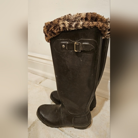 Hunter rain boots with socks - Picture 2 of 6